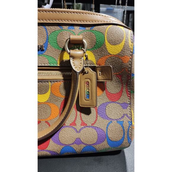 Coach Limited Addition - Picture 2 of 8